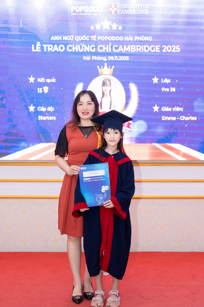 Học viên tại PoPoDoo tự tin nhận chứng chỉ Starters