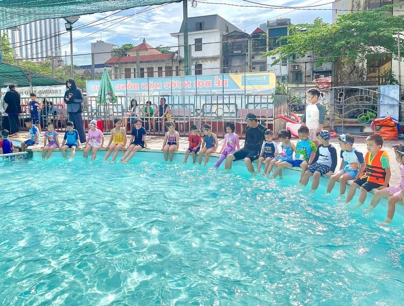 Rèn luyện thể chất với môn bơi lội
