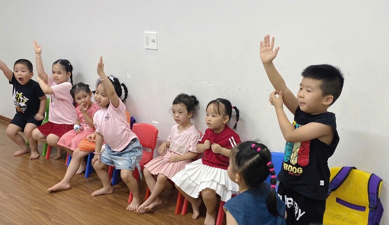 Học viên 3 tuổi nhà PoPoDoo Hải Phòng tự tin giao tiếp bằng tiếng Anh