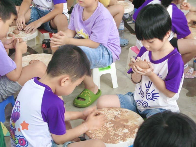 Hoạt động ngoại khóa làm gốm