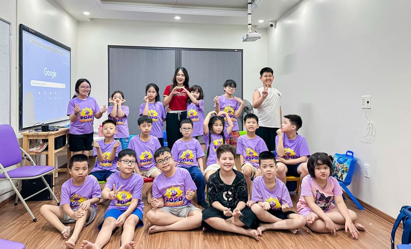 Các con hào hứng khi giao lưu với TikToker Đi cùng Vanh đi