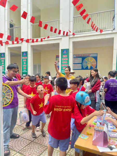 Hoạt náo Back to School tại trường Tiểu học Đinh Tiên Hoàng cơ sở 2 