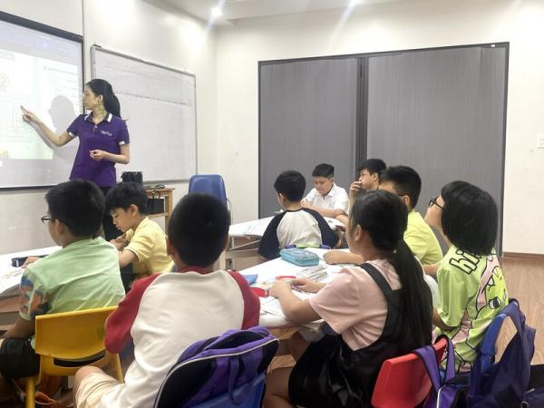 Không khí ôn thi Cambridge lớp teacher Miley